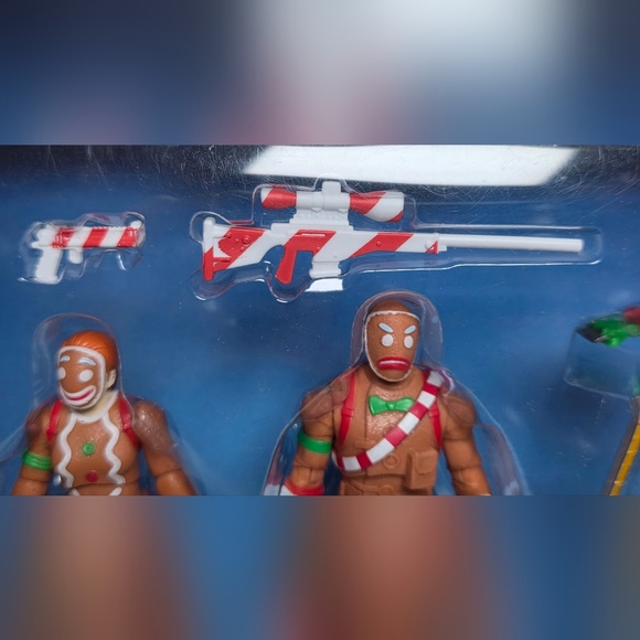 Fortnite Gingerbread Set – Ginger Gunner & Merry Marauder (Target Exclusive) - Picture 7 of 8